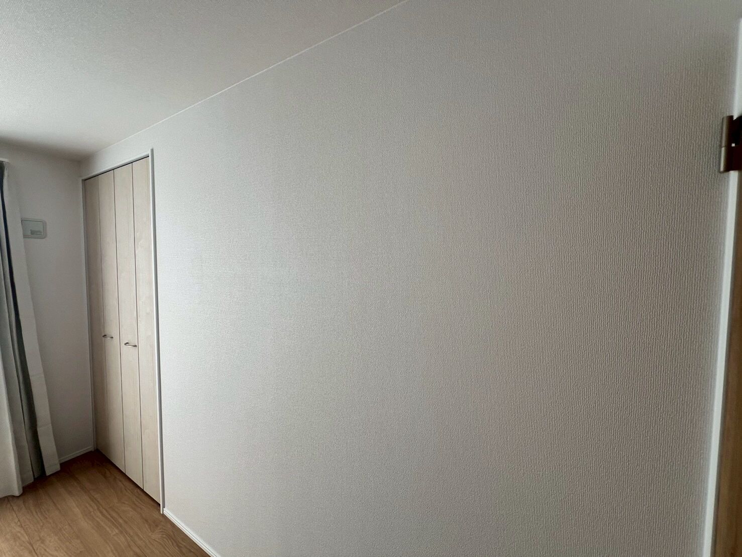 町田市｜マンション玄関にエコカラット施工｜モデルルームを参考に現物サンプルから選定
