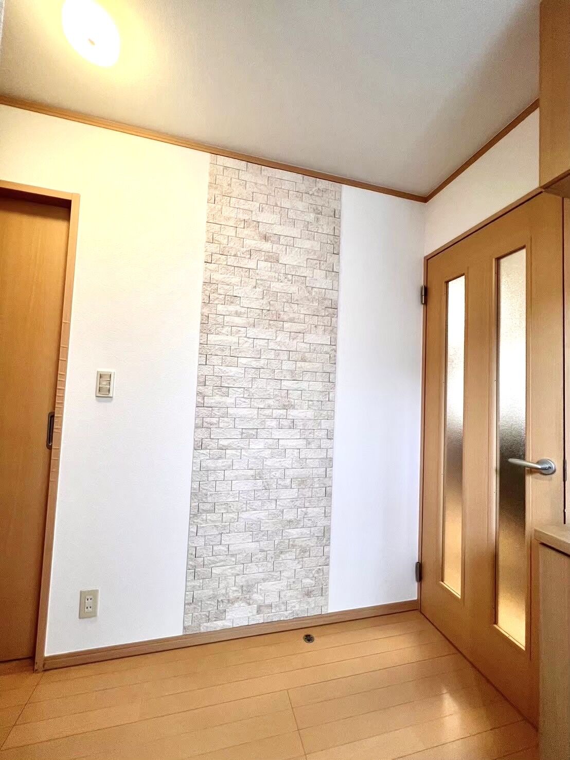町田市｜マンション玄関にエコカラット施工｜モデルルームを参考に現物サンプルから選定