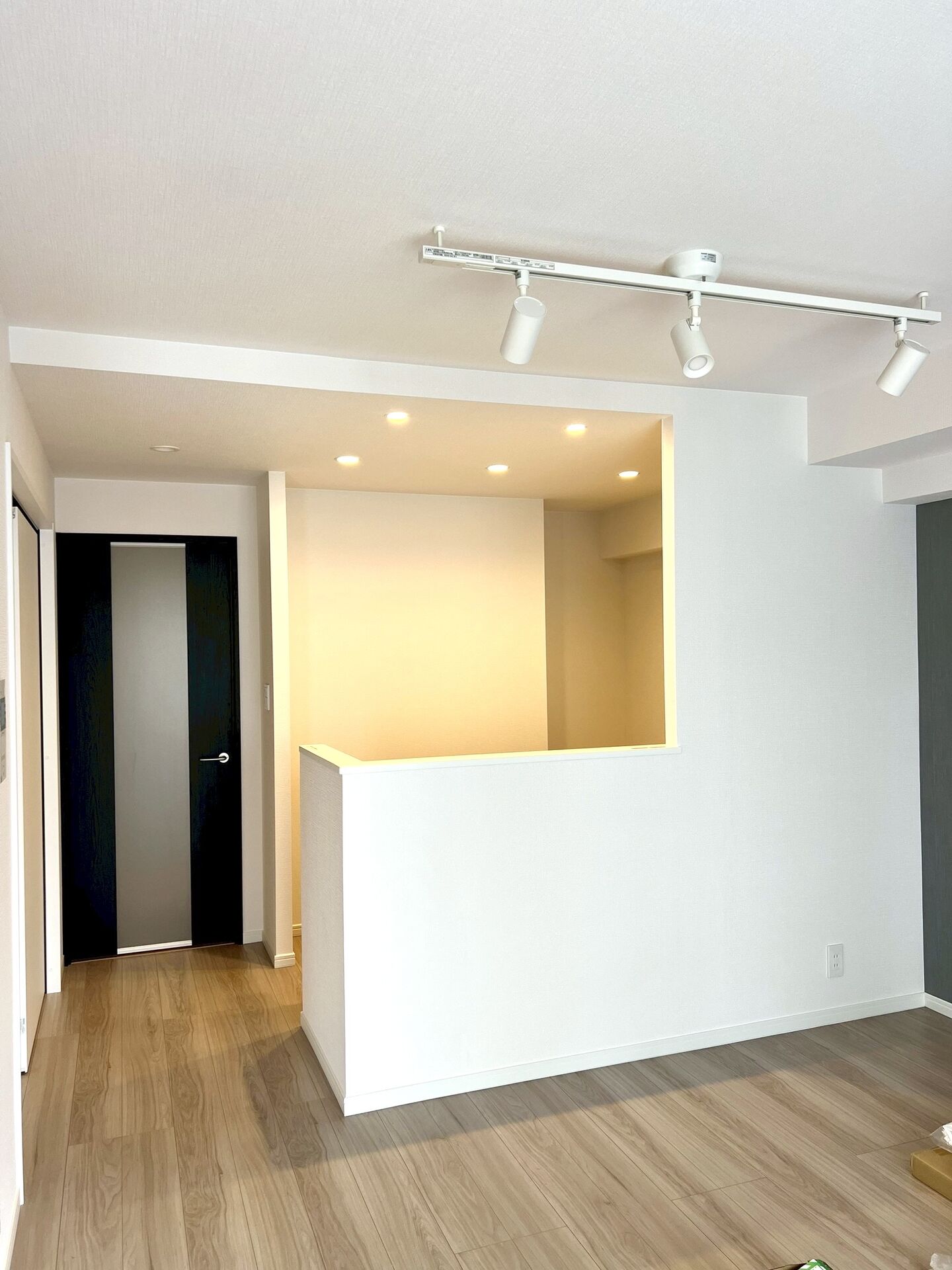 町田市｜マンション玄関にエコカラット施工｜モデルルームを参考に現物サンプルから選定