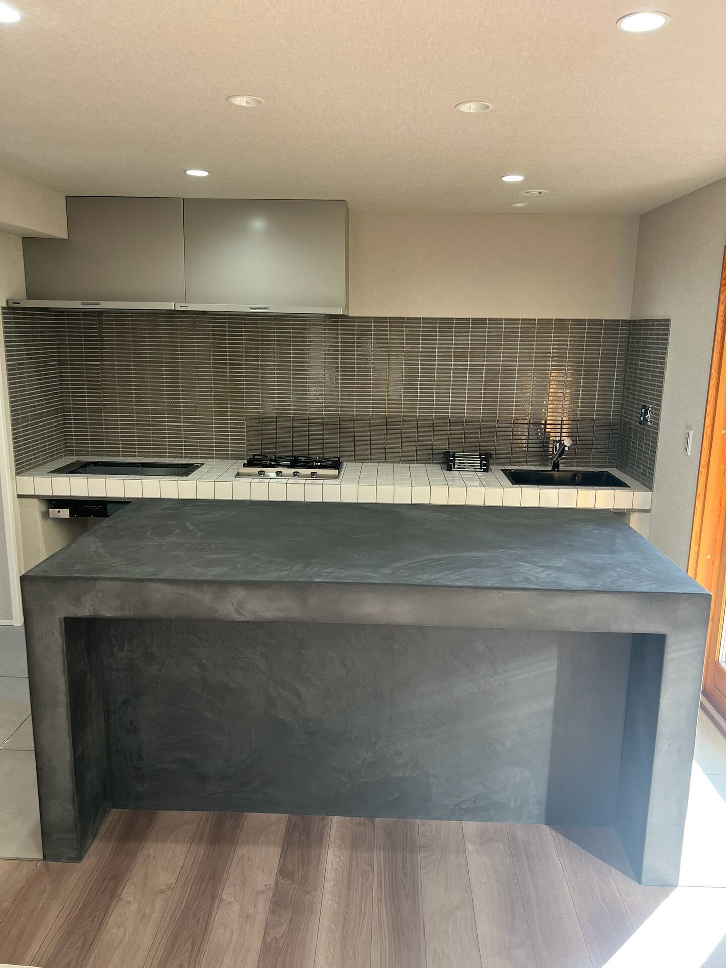 町田市｜マンション玄関にエコカラット施工｜モデルルームを参考に現物サンプルから選定