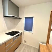 画像10176：町田市｜中古戸建のクロス総張替え＋ロールスクリーン・ウッドブラインドをコーディネート