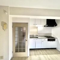 画像10259：町田市｜マンションの内装リフォーム｜白系フロアタイルとダイノックシートで明るいお部屋へ